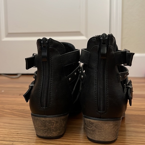 JustFab Morissa Cut-Out booties - Picture 3 of 5